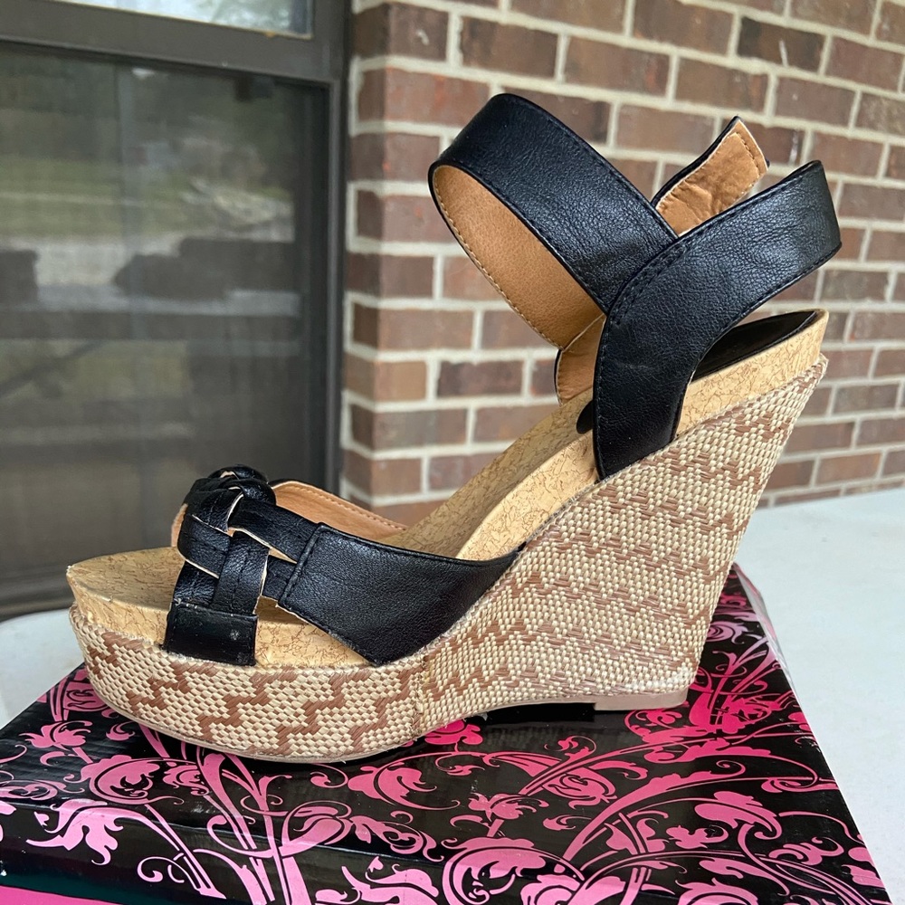 Qupid platform wedge sandals